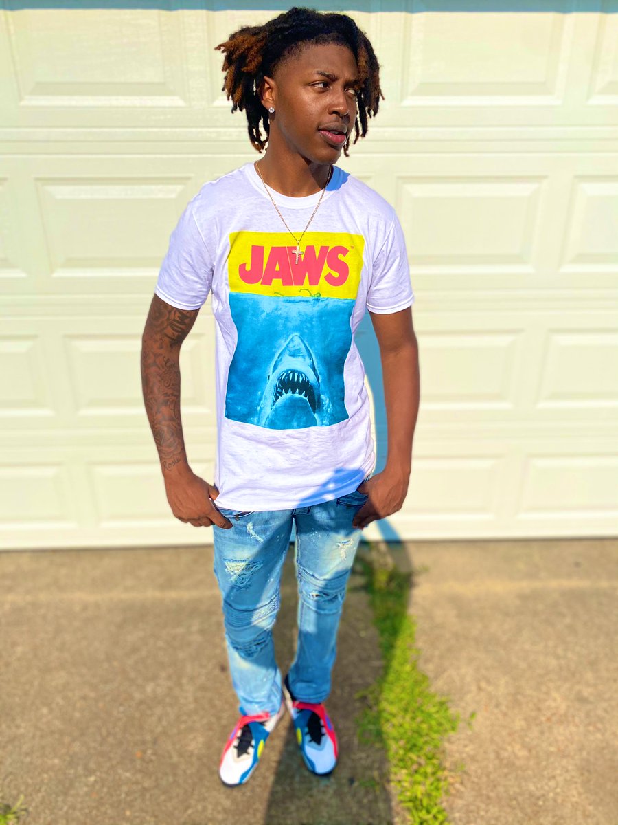 LowKeyCashOut_'s tweet image. I pop my shit like every time cause ik they watching me💧🦈