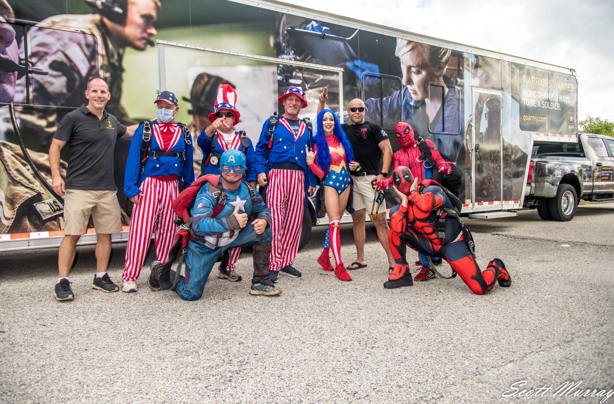 Go Army! The Melbourne, FL July 4th Fireworks Show with @airsportsparachuteteam @MelbourneFL
#4thofjuly #independenceday #skydiving #skydiver #canopypilot #parachute #parachutedemo
@usarmy