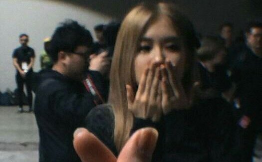 rosefeeds's tweet photo. ROSÉ YOU ARE LOVED https://t.co/wKjJi0KW6j