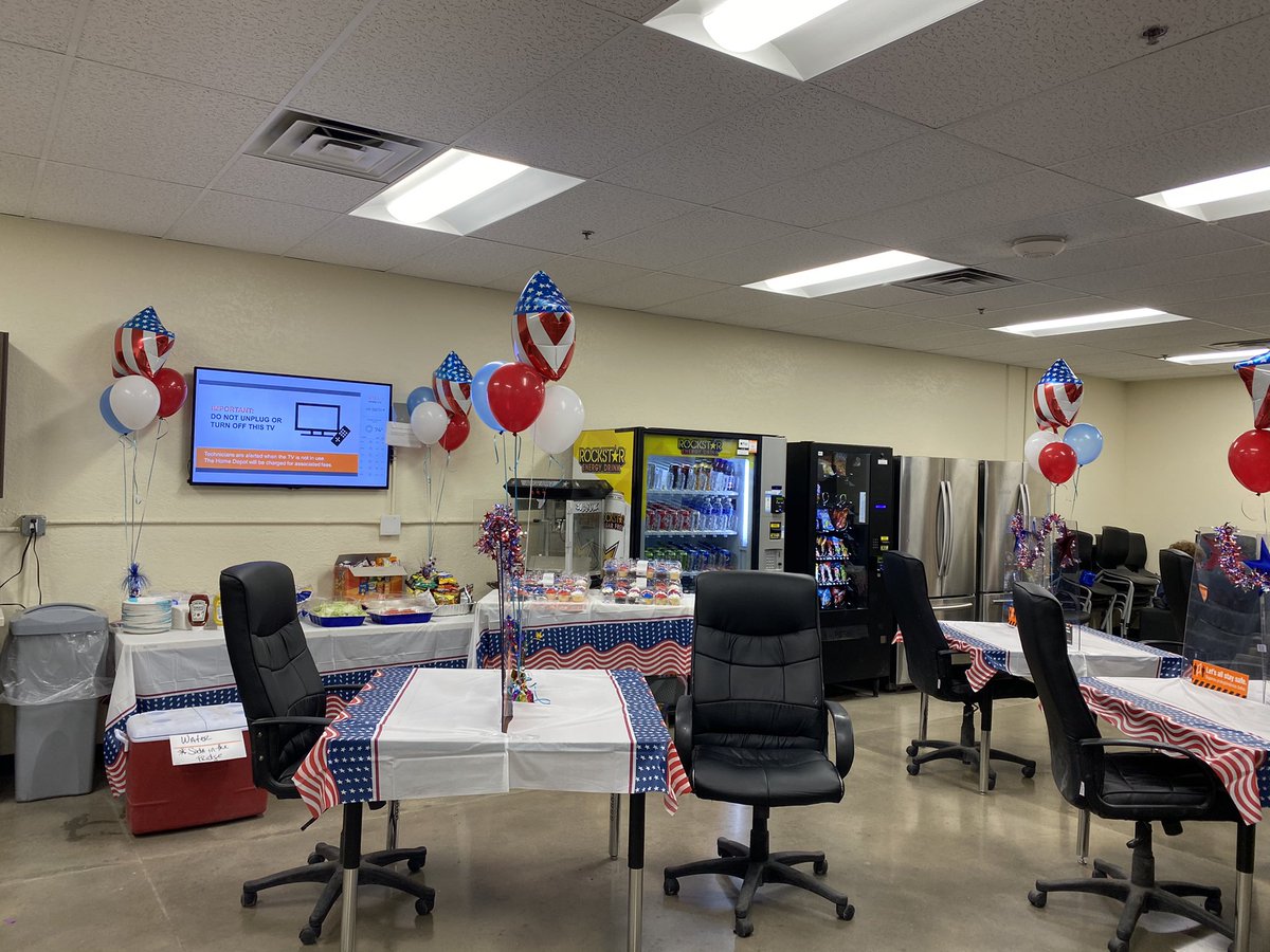 Feeding the crew!! FINALLY getting to have a REAL bbq!! ❤️🤍💙