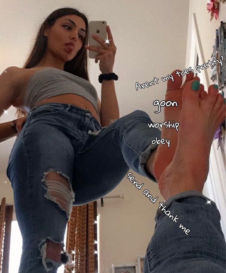 Ulovescam's tweet photo. Just listen to your goddess 🌀

Stare at my pretty toes and lose yourself 😵‍💫 

Your mind is slowly breaking down. Eyes getting heavy.

It’s ok if you want to close them. Just give in to me. Obey, goon and send 🤑 https://t.co/PbSQcaLfK4
