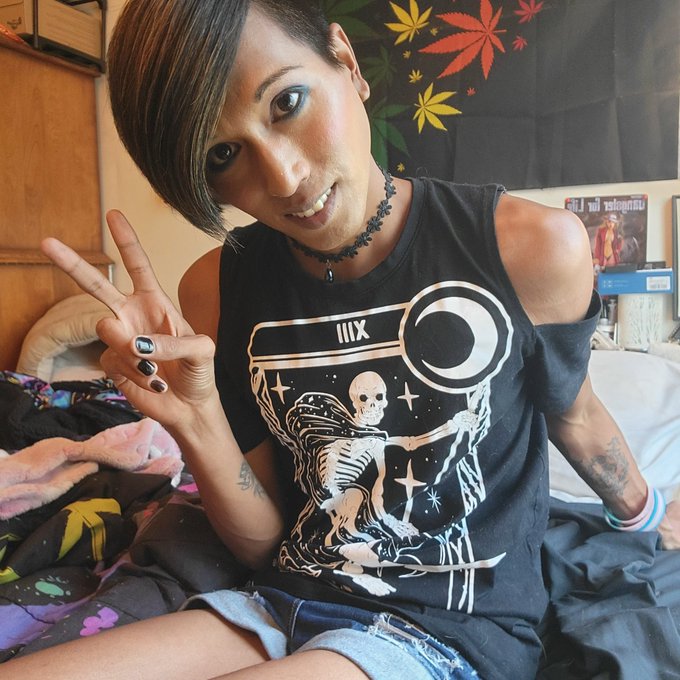 Peace, Love &....fuck it let's just burn sum shit ? #trans #twink #tgirl #mtf https://t.co/RAvXwaCjb