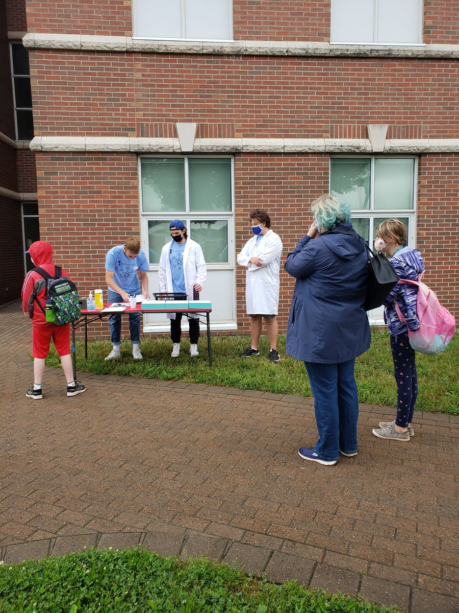 XChemOutreach's tweet photo. Happy First Day of Camp!! Molecules and Girls Coding this week at @stfxuniversity #summerSTEMfun https://t.co/fqwrQXFMJY