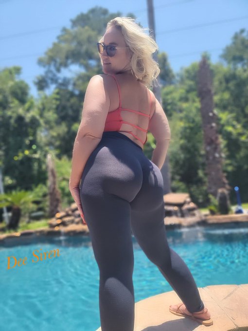 Happy #milfmonday ☀️❤️💋 … ready for an amazing week ahead!! @dreambabezzz #mondaymotivation #fitthick