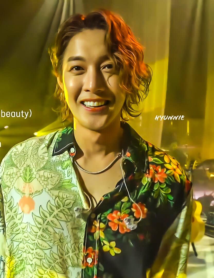 _khjplanet_'s tweet photo. 💛 YELLOW TIME 💛
Thank you @khj_heneciatwt for this wonderful concert ❤💗
#kimhyunjoong #henecia #prismtime #yellowtime https://t.co/Inah3qmnOq
