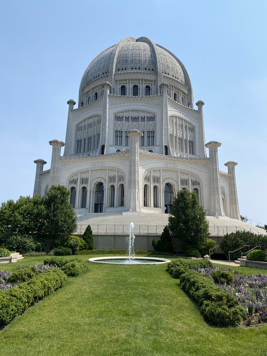 Sean_LakeShore's tweet photo. Bahá'í temple &amp; Chicago skyline https://t.co/LSfU1neO3j