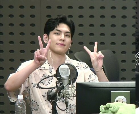 harufess's tweet photo. -haru. 
Cepet sembuh Kim Wonpil si anak baik :)) https://t.co/Fv1C7hJ2MD