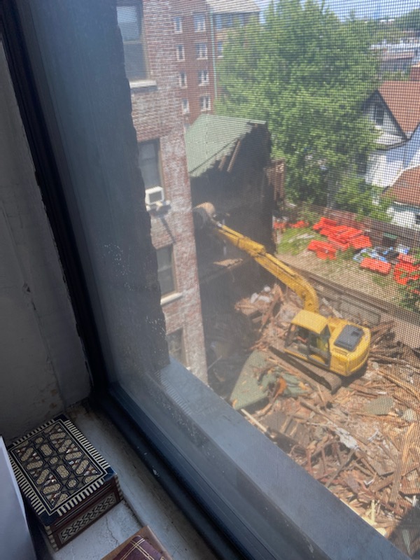 TheJamesParks's tweet photo. Illegal demolition continues @NY1 @CBSNewYork #BrooklynCriminals https://t.co/1OXpQ44kk2