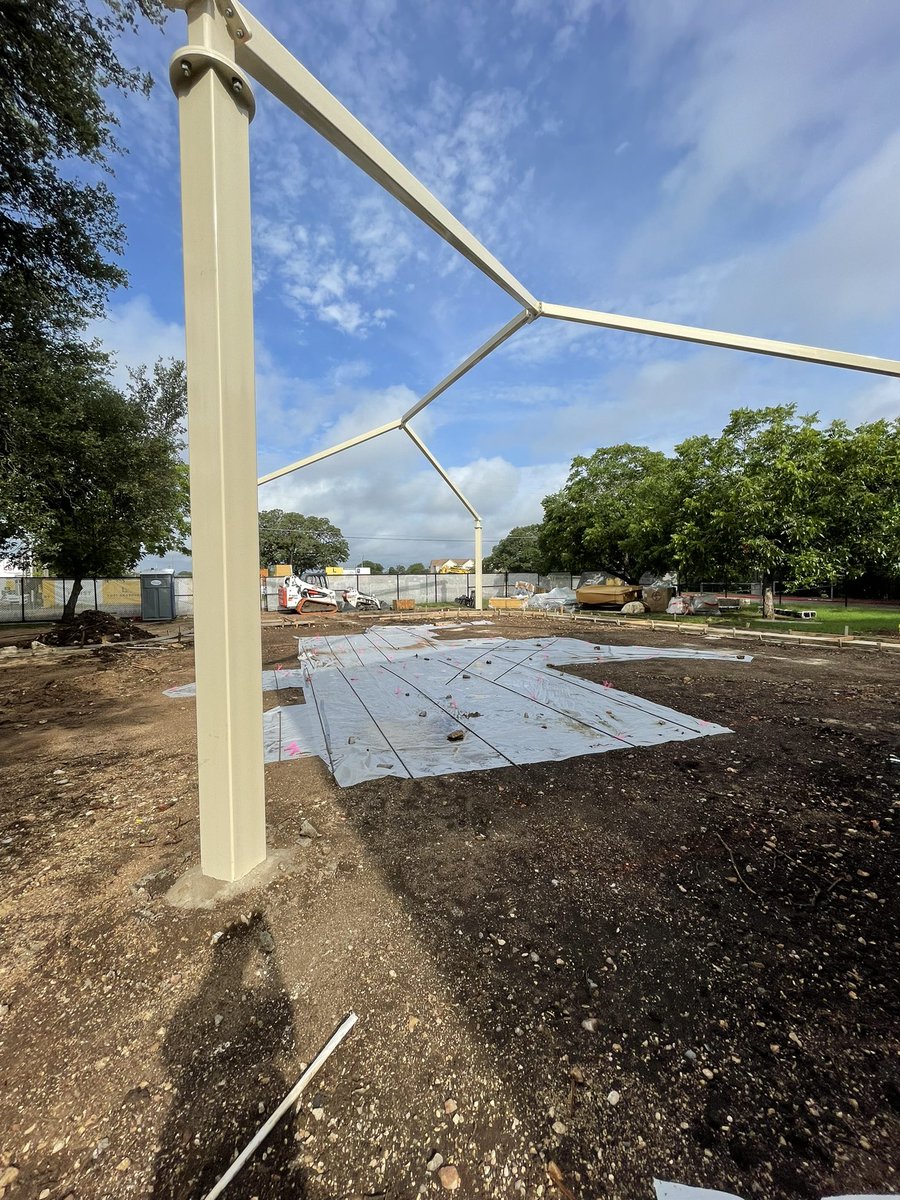 AprilNilson3's tweet photo. Exciting things have been happening at Berkman! I can’t wait for all our Bees to see all of the great things waiting for them when they return! C.D. Fulkes is also starting to take shape!! #theplaceto🐝 @RoundRockISD @nancy_ag2000 @HafedhAzaiez https://t.co/45REBbQZRm