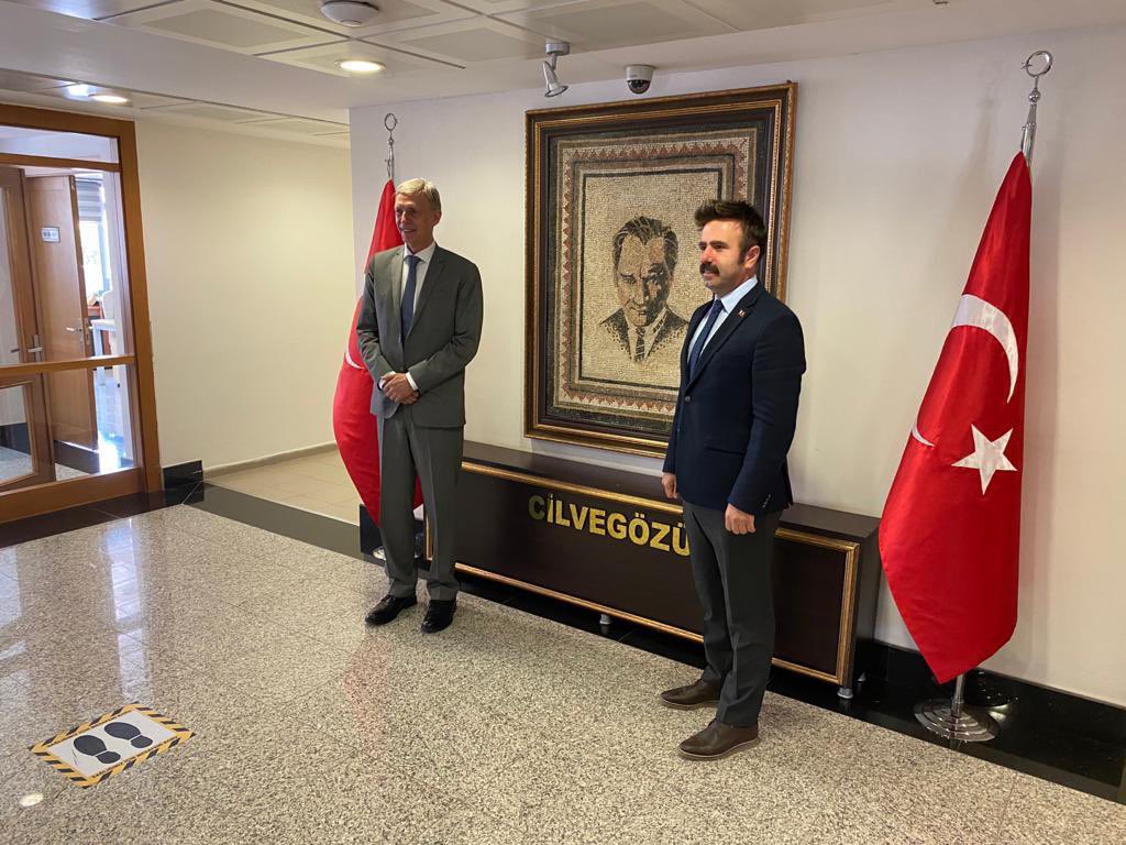 A large-scale cross-border response remains essential to save lives in #Syria. Norway is working to renew and expand the #UNSCR2533 #humanitarian resolution. Ambassador <a href="/ErlingSkj/">Erling Skjønsberg</a> visited the border crossing at Cilvegözü/Bab al-Hawa today. <a href="/NorwayUN/">NorwayUN</a> <a href="/NorwayMFA/">Norway MFA</a>