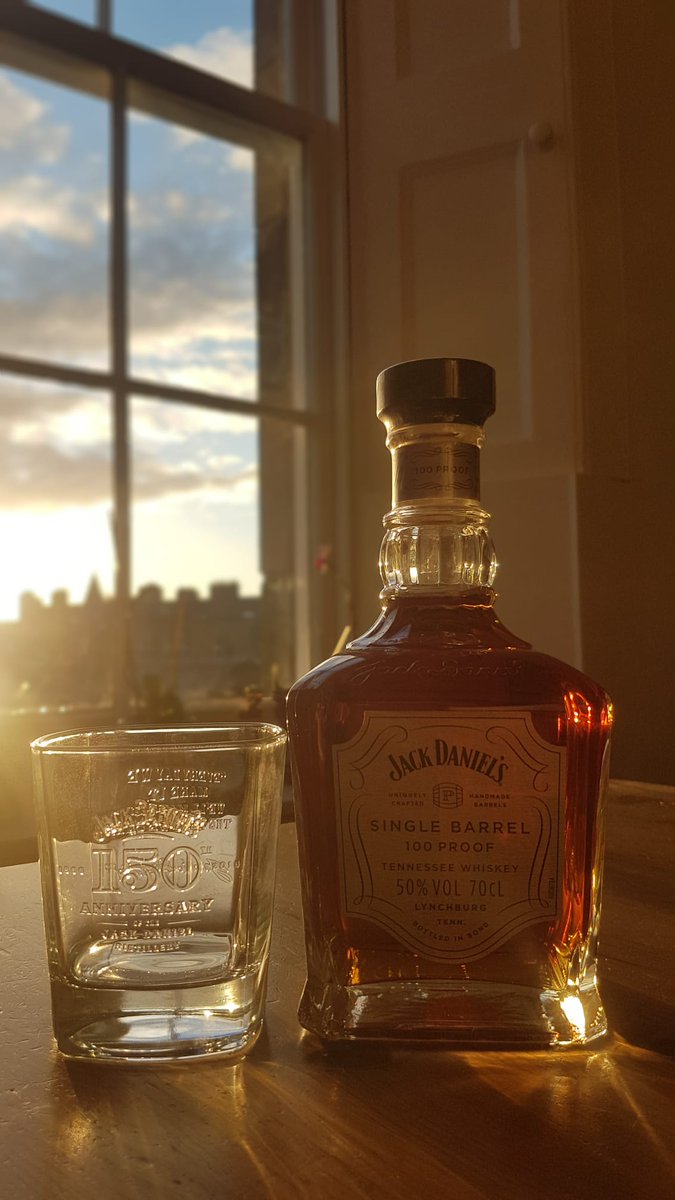 Jack Daniel's Single Barrel 100% Proof. Probamos esta edición especial de <a href="/JackDanielsUK/">jackdanielsuk</a> y de paso contamos unas cuantas curiosidades sobre el whiskey americano más vendido en el mundo. #whisky