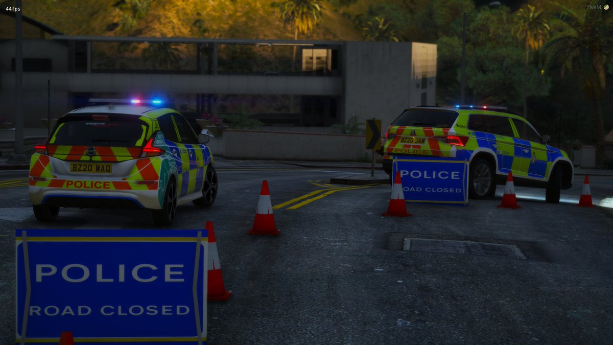 Smudge_58's tweet photo. Is the road closed? 🚓🚨 

Community Policing Team providing assistance on road closures while Spec Ops deal with a incident. 

Diversions are in place... 🚗↔️

#Fictional #NotACommunity https://t.co/GraXrkC1hV