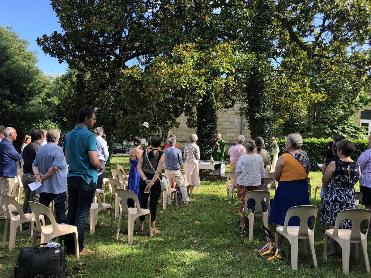 comm_ecgironde's tweet image. la dernière messe CE au parc de Cluny : un joyeux moment de remerciement, de pouvoir être ensemble, pour le bel environnement naturel dont nous avons pu profiter au fil des ans et pour la possibilité que nous avons d'offrir une éducation à plus de 38000 élèves en gironde
