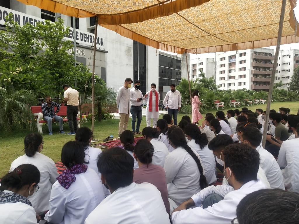 Lakshita (@lakshita177) on Twitter photo <a href="/ukinterngroup/">UTTARAKHAND INTERN DOCTOR GROUP(UIDr-G)</a> <a href="/pushkardhami/">Pushkar Singh Dhami</a> We want to resume our services , it is the secretariat and the government who is not letting us. Take decision regarding stipend on priority basis . <a href="/ukinterngroup/">UTTARAKHAND INTERN DOCTOR GROUP(UIDr-G)</a> <a href="/pushkardhami/">Pushkar Singh Dhami</a> We want to resume our services , it is the secretariat and the government who is not letting us. Take decision regarding stipend on priority basis .