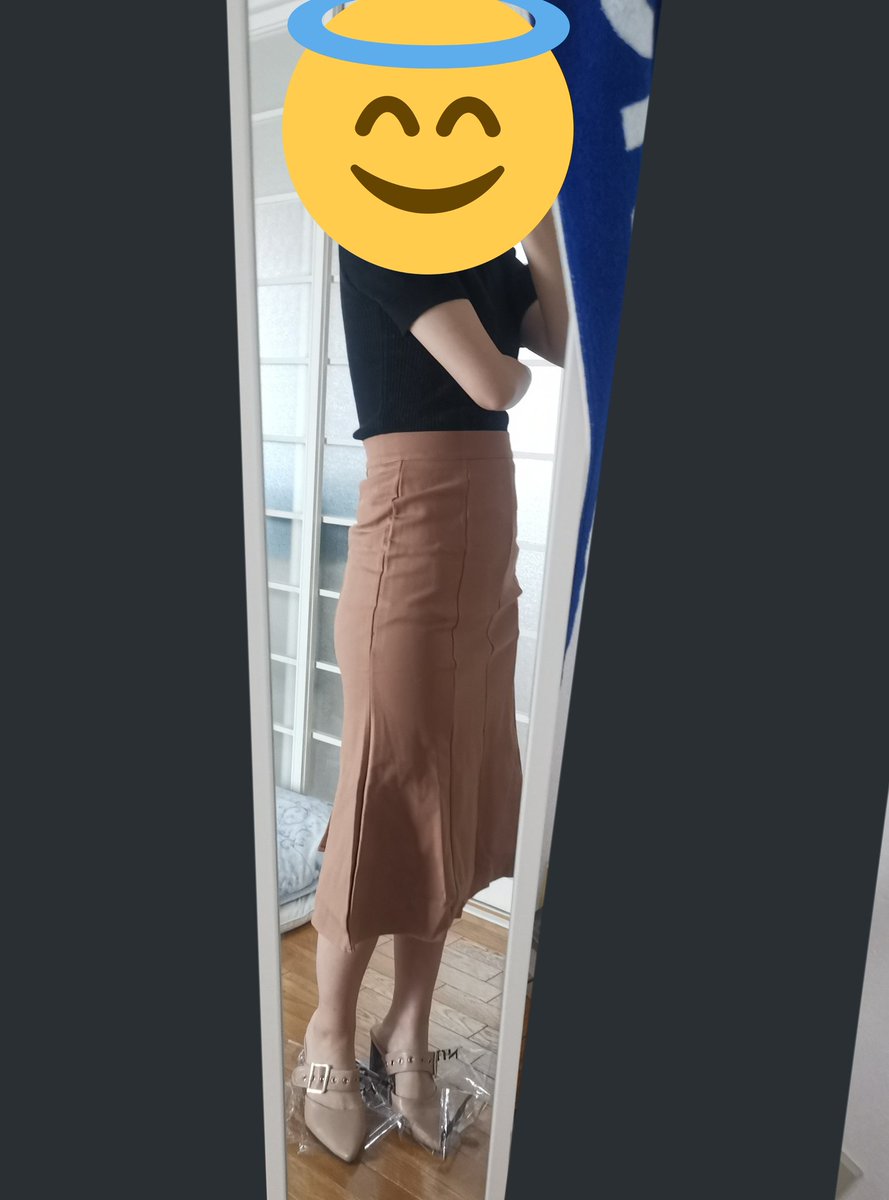 qpdbilil's tweet photo. このマーメイドスカートは写真の色味よりずっと濃い茶色でシワシワで届いて初めてアリエクで失敗した気分😇
(横のチャックもあんまり下がらない。。)

靴もシワシワで届いたんですけど時間たったら気にならなくなっていい感じでした☺️🌸

両方とも2週間前後で届きました！
#アリエク購入��� 
#アリエク https://t.co/bjGfzaqrdJ