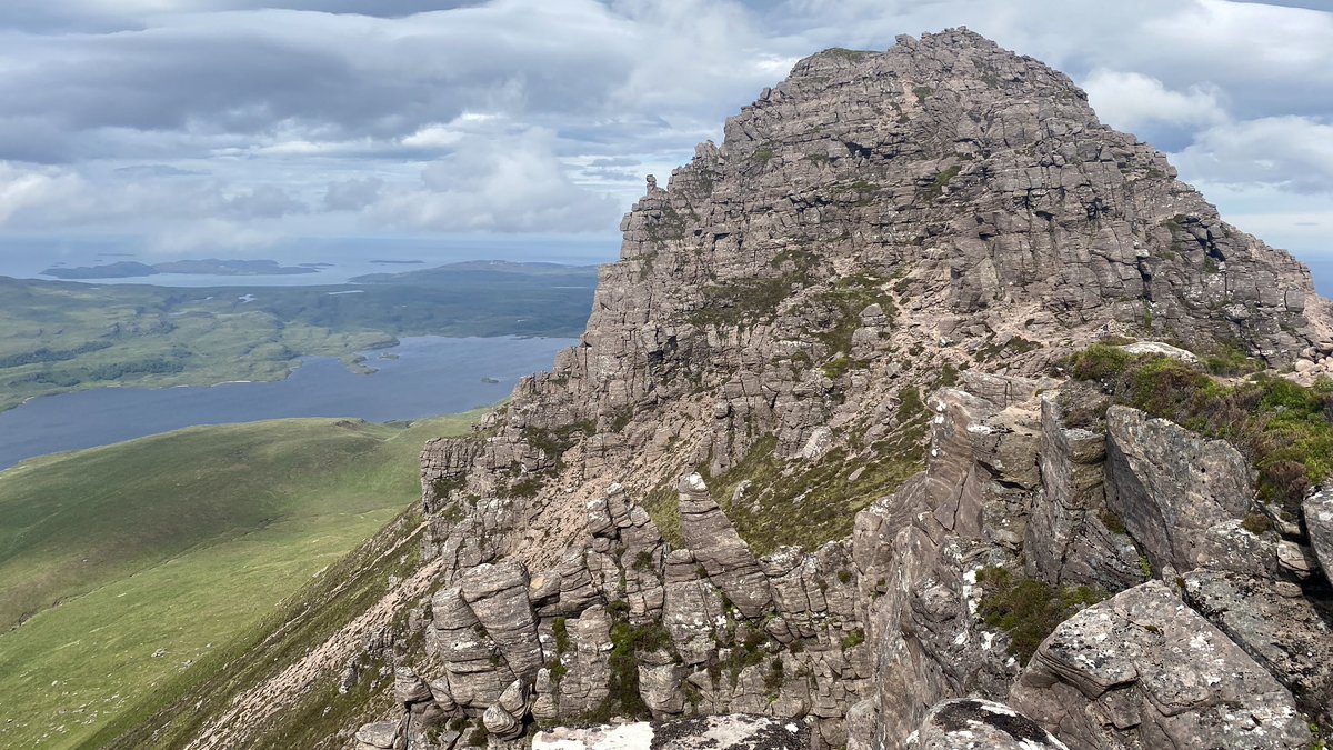 BruceRussell16's tweet photo. Managed to get up & down Stac Pollaidh before the cloud came down. Cul Mor wearing a cloak of cloud & unfortunately no views of Suilven, still a cracking little hill. #assnt #outandaboutscotland
#WalkYourWay
#getoutside https://t.co/zh4Bqp4uVS