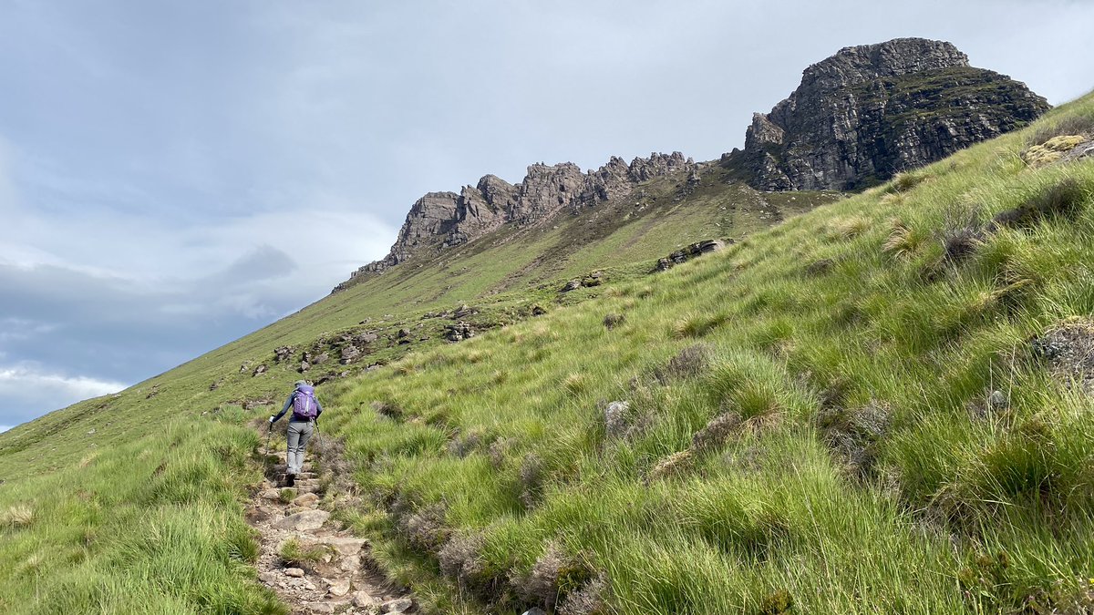 BruceRussell16's tweet photo. Managed to get up & down Stac Pollaidh before the cloud came down. Cul Mor wearing a cloak of cloud & unfortunately no views of Suilven, still a cracking little hill. #assnt #outandaboutscotland
#WalkYourWay
#getoutside https://t.co/zh4Bqp4uVS