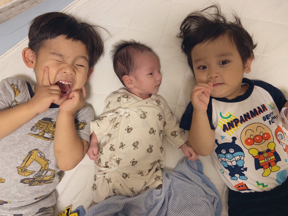 08_NANA_28's tweet photo. 寝る前にパシャリ📸💗
3歳3ヶ月👦🏻生後25日👶🏻1歳11ヶ月👦🏻 https://t.co/t3eNeOveiO