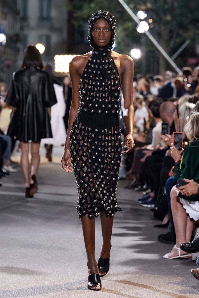 styleandthought's tweet photo. It is back! Maison Alaïa’s runway return after 4 years https://t.co/RPTSIX4vzx