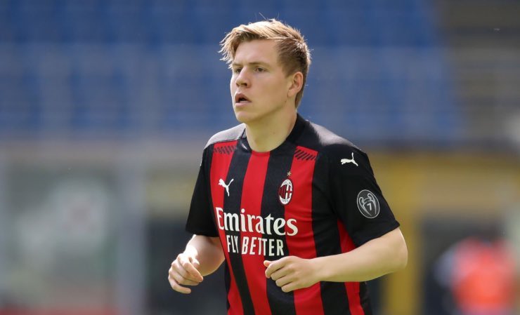 Se habla de un precio de alrededor 12-15 M€ por #Hauge. Si hubiera tenido la temporada que tuvo en otro club, lo estarían evaluando al menos en 25-30 M€. Adoro la gestión de #Maldini pero no podemos desvalorizar a nuestros jugadores de esta manera.