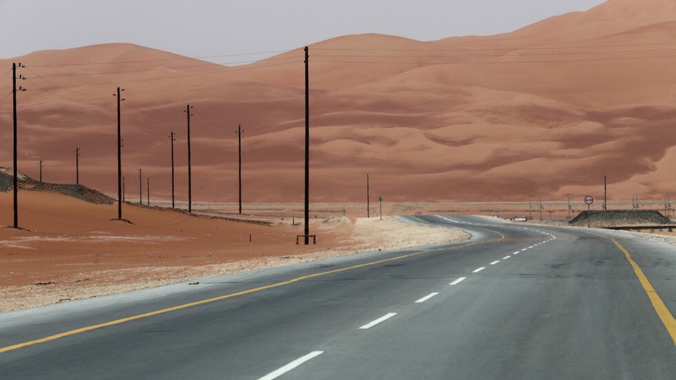 SaudiProject's tweet photo. عُمان:

قريبًا افتتاح الطريق الرابط بين السعودية وعمان، والذي يمتد عبر أصعب التضاريس في العالم؛ في صحراء #الربع_الخالي https://t.co/Xd8XYM7XTB