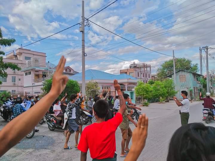 Mandalay #Chan_Mya_Tharsi Strike took to the streets and continued to protest against the military dictatorship.

LEGALIZE NUG

#July5Coup
#WhatsHappeningInMyanmar