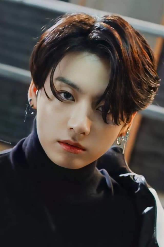 DJhinzho's tweet photo. When I see him my heart is as calm as he is next to me, #jongkookie you are always careful #bts_official https://t.co/Up3A3ard4D