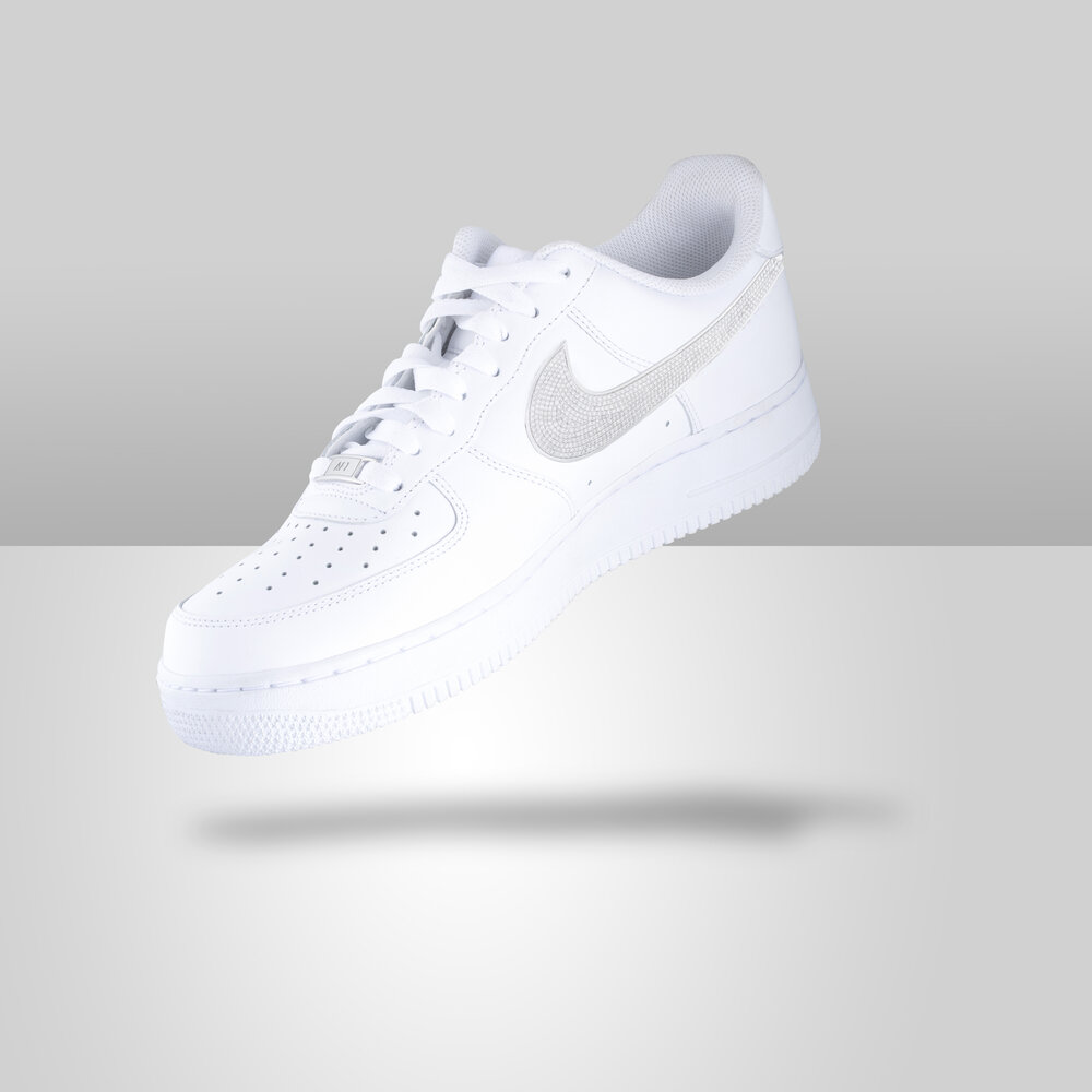 The Air Force Nike 1 Diamond Sneakers for women and men are for those people who are looking to 'wow' with speed and subtle glamour.

#Diamond #Diamonds #Customised #Bespoke #Luxury #AirForceOnes #BespokeDesign #BespokeStyle #BespokeLife #LuxuryService #AF1 #Nike #Sneakerhead