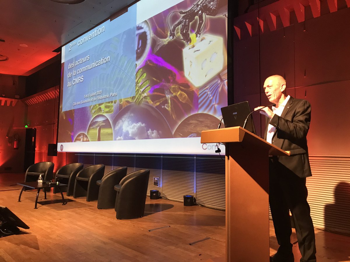 StefBarbez's tweet photo. Très heureuse d’avoir animé ce matin la plénière de la #ConventionComOn (acteur•rice•s de la com)@CNRS sur « Les sciences à l’heure des réseaux sociauxantoin » - Merci à Sylvain Louradour @Netexplo @jmcourty @chavalarias @NathLambert & @chloe_rmo d’avoir accepté d’intervenir ! https://t.co/ruy5r0mwLK
