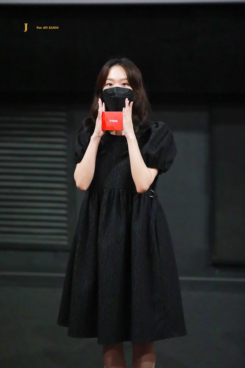 Jinkijoo_J's tweet photo. 210703 무대인사

#진기주 #jinkijoo #미드나이트 #경미 https://t.co/q9DQFCjOce