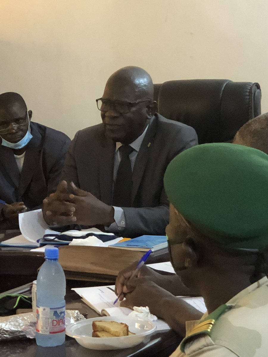 MadyTraore27's tweet photo. Ce matin lors de la 1ère visite du Ministre de l’Environnement, de l’Assainissement et du Développement Durable accompagné de son staff à la DNACPN . Ce fut une rencontre d’échange et de partage entre les agents de la DNACPN et le Ministre Modibo Koné 🇲🇱 #MEADD #DNACPN https://t.co/8iHOkzwxpB