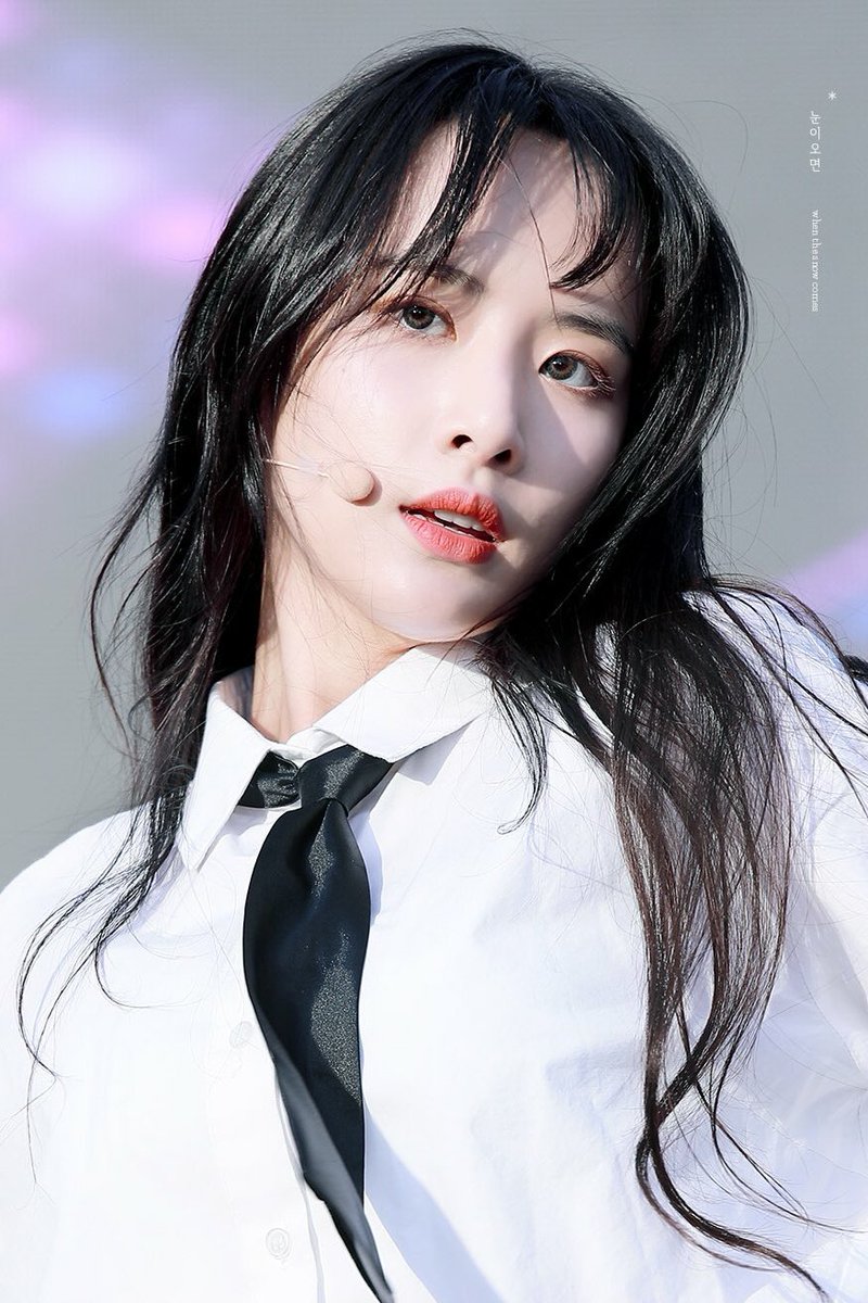 KIMHJLOOK's tweet photo. #설아 #SEOLA https://t.co/tflPMzqveU