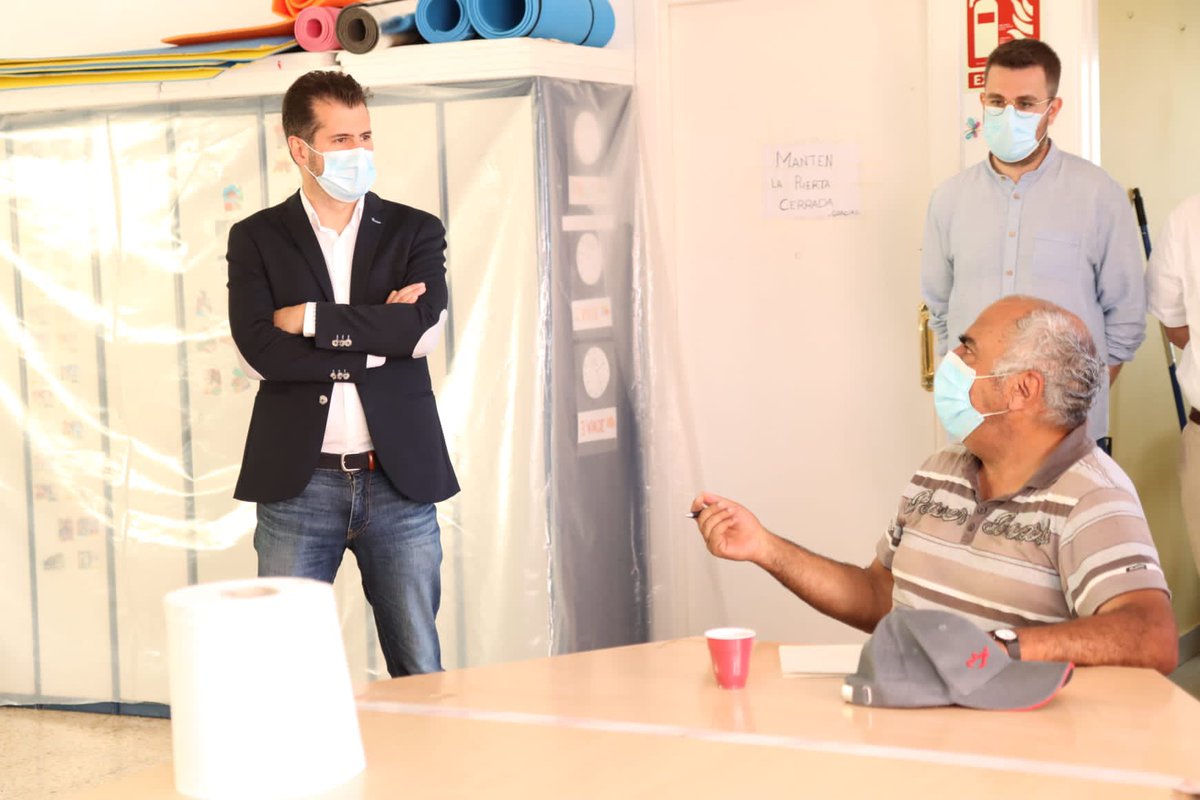 luistudanca's tweet photo. Hoy he visitado en Miranda de Ebro el Centro Ocupacional Fuentecaliente de @Aspodemi que trabaja con personas con discapacidad y sus familias. 

La Junta tiene que incrementar los recursos del Acuerdo Marco de Servicios Sociales que les corresponden a los ayuntamientos. https://t.co/eZFF3A8Ph1