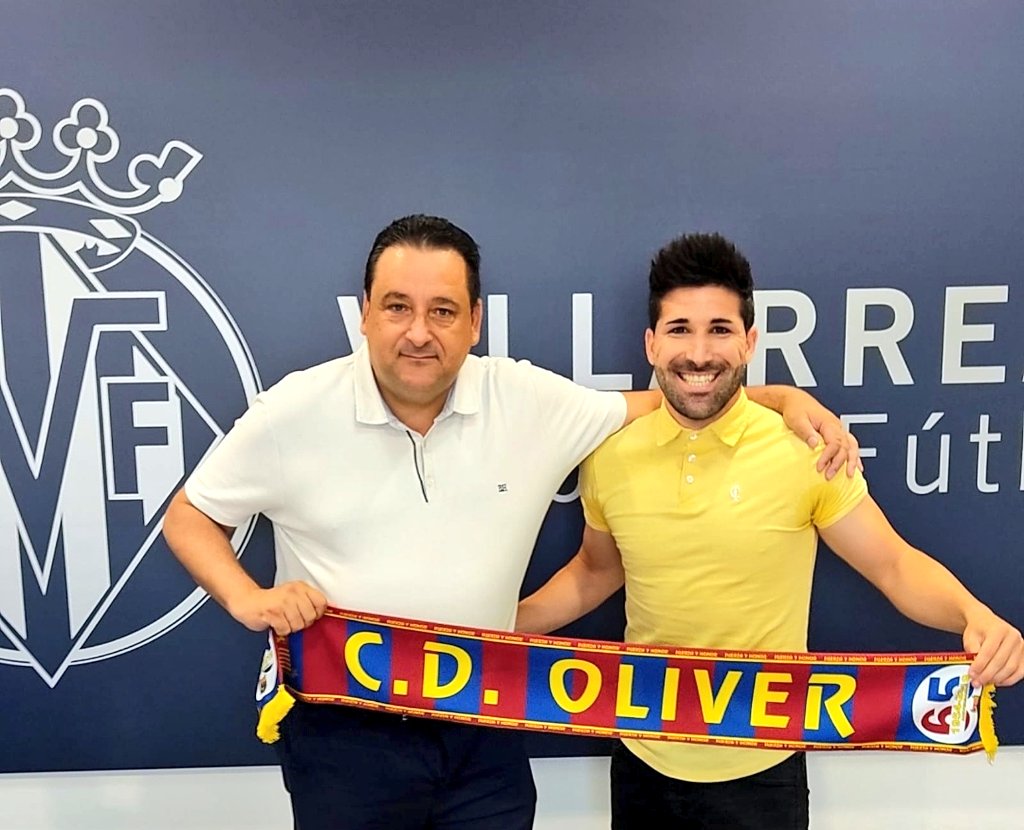 CDOliverUrrutia's tweet photo. 📃 COMUNICADO OFICIAL 

En la mañana de hoy, en la Ciudad Deportiva del @VillarrealCF se ha presentado a Andrés Serrano Lacruz como nuevo director deportivo del CD Oliver.

De esta forma, se sigue con la misma política de club y dando continuidad al proyecto deportivo.

🔵🔴🔵🔴 https://t.co/sAR5JrYusY