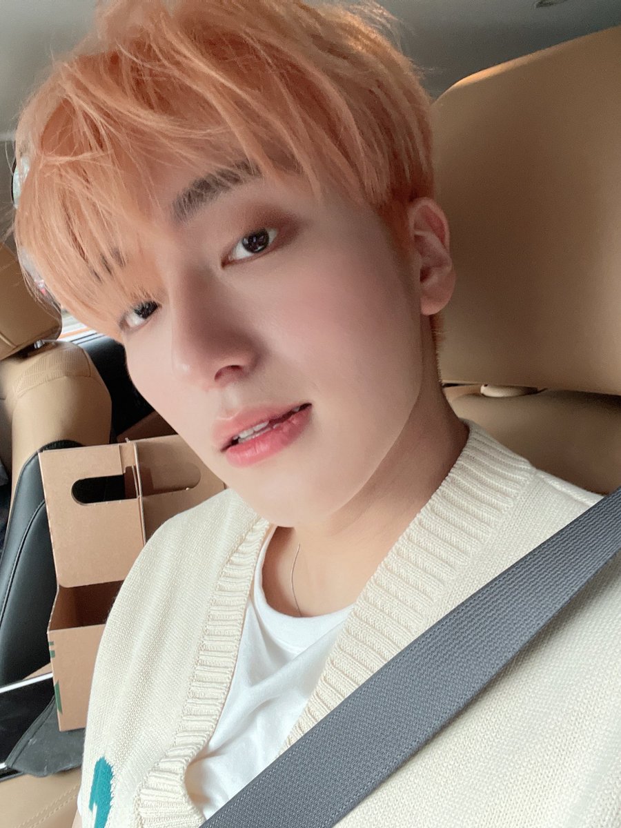 OmegaX_members's tweet photo. [#OX]

뮤비 백만 감사합니다!!😆❤️💙❤️💙💋

#OMEGA_X #오메가엑스 #세빈 https://t.co/BGFSTtrhMe