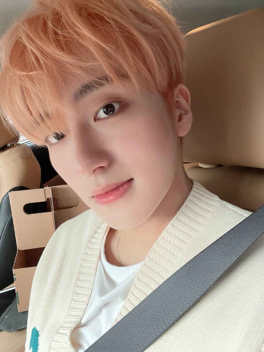 OmegaX_members's tweet photo. [#OX]

뮤비 백만 감사합니다!!😆❤️💙❤️💙💋

#OMEGA_X #오메가엑스 #세빈 https://t.co/BGFSTtrhMe