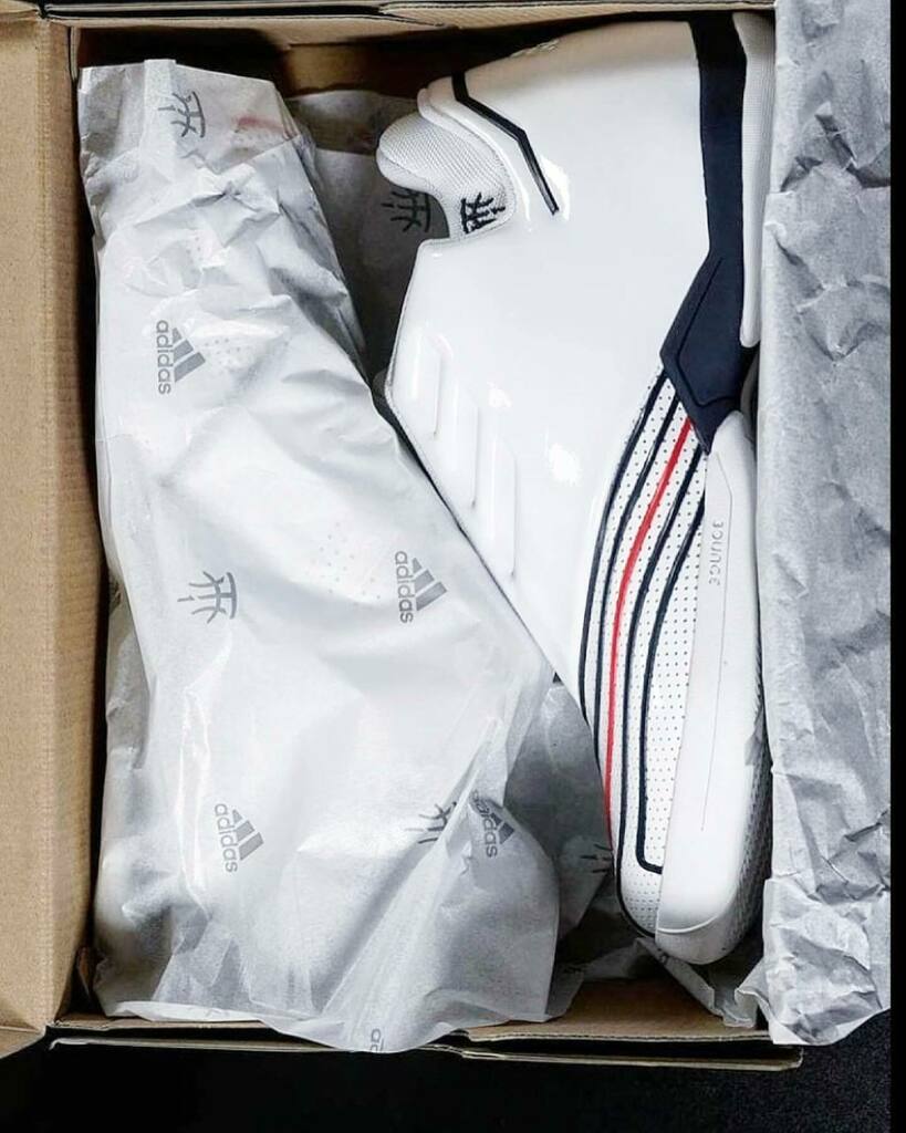 kickspotting's tweet photo. T-Mac to the rack. The adidas T-Mac 2.0 returns in the olympic colorway available now at @adidasph app. 🇺🇸 Who rocked this colorway?

#adidas #tmac2 #adidastmac2 #teamusa 

📸 @solewithapurpose https://t.co/Xk7gT0abwT https://t.co/byCA7LLL8g