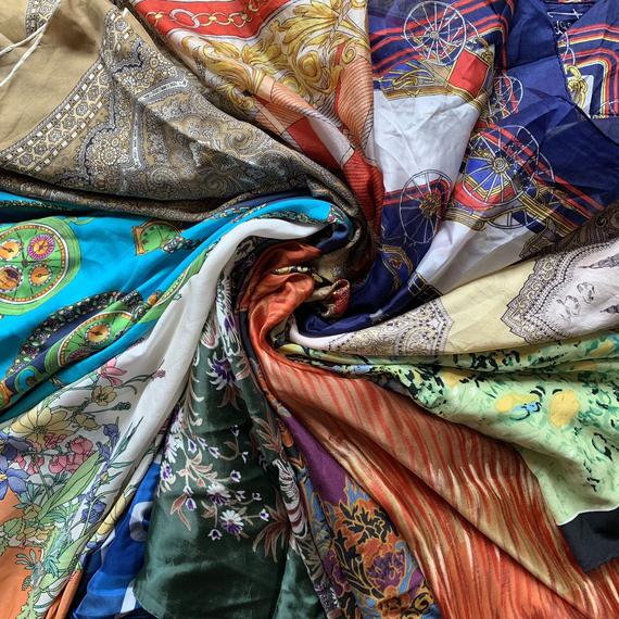 Lot 5 Silk Print Vintage Scarves Group Original Scarf Collection by KingsRDVintage dlvr.it/S35V5v