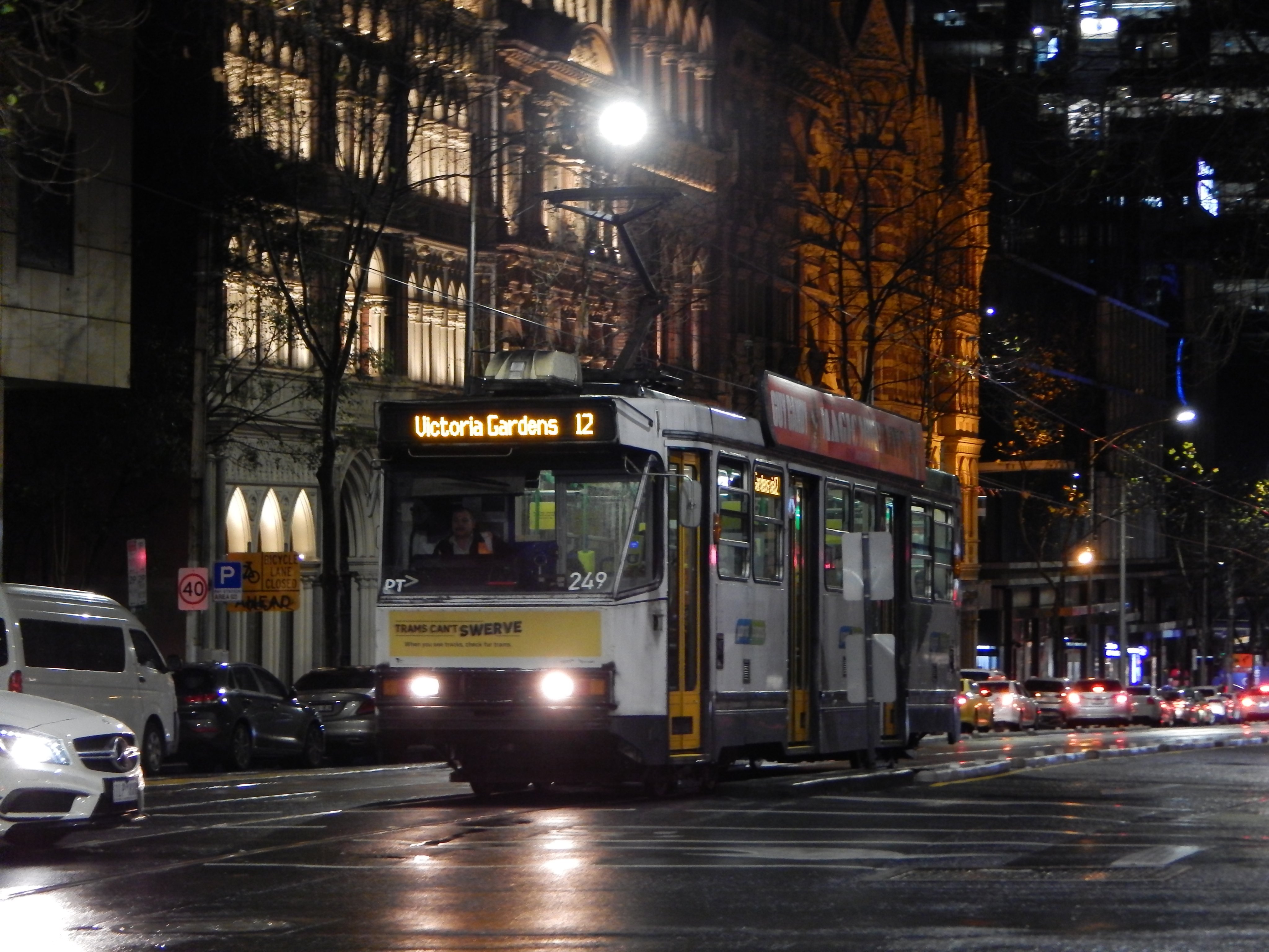 Lucy 🏳️‍🌈🏳️‍⚧️ (@thetramspotter.bsky.social) on X: Trams in the  #Melbourne CBD at night (a thread). E2. 6090 on route 11 to Victoria  Harbour (Docklands), A1. 249 on route 12 to Victoria Gard