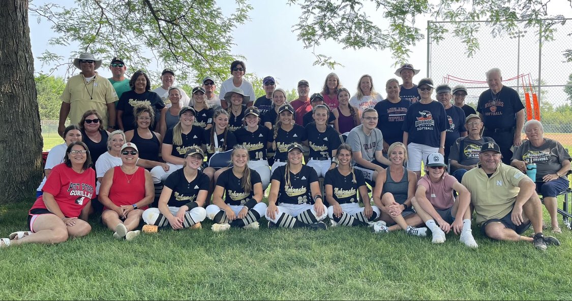 This team. 
What a way to finish the season!
What a way to close out 9 players travel ball careers!

CHAMPIONS #PeppersClassic 

Undefeated 7-0 on the weekend.
12-0 &amp; 2 Championships in last 2 weeks down home stretch. #GoldDNA #LastDance