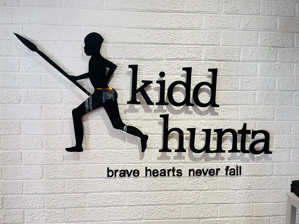 SmangaMad's tweet photo. Went to @KiddHunta to get some jeans! 

There is some top quality locally manufactured stuff. Proudly 🇿🇼🇿🇼 https://t.co/Yj3un33VMs