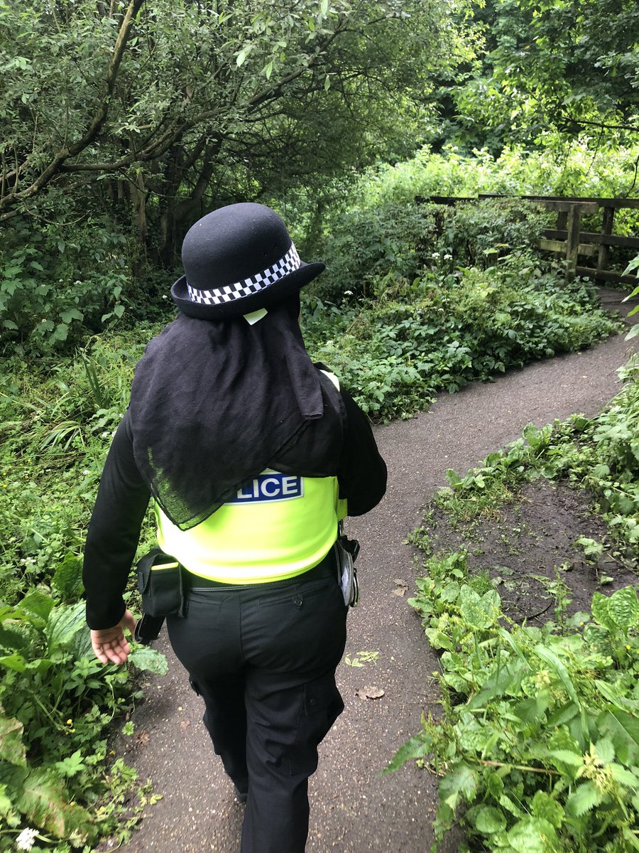 AcocksGreenWMP's tweet photo. Today PCSO Bannister and PC Bibi are in and around Acocks Green Village and surrounding parks patrolling and engaging with the community about local issues, feel free to stop us and speak to us about any concerns you may have #properpolicing #communityengagement https://t.co/3jkxzmW4cl