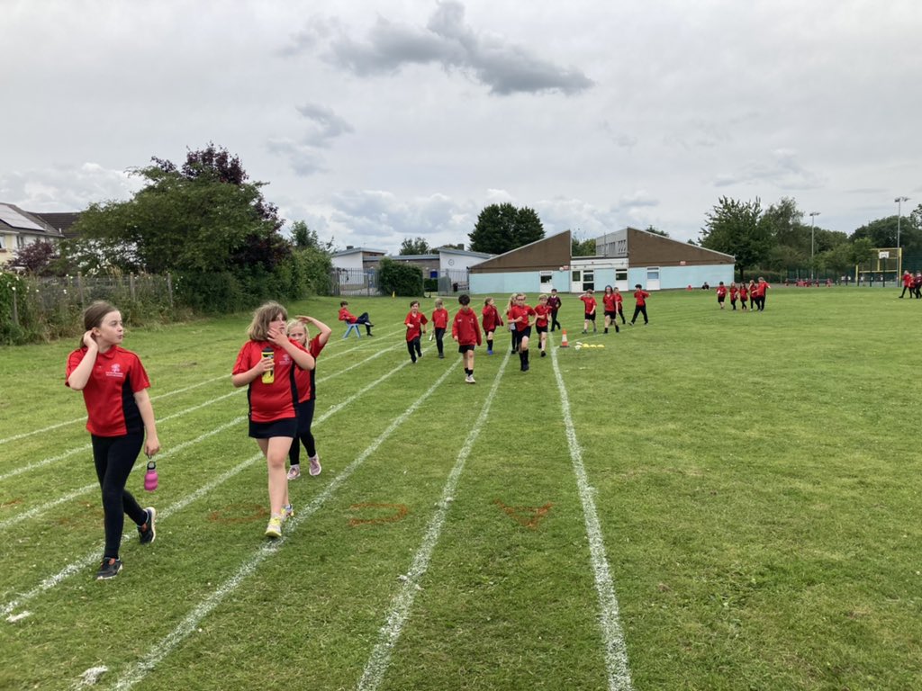 OakfieldAcorns's tweet photo. Active challenge week starts with Y5 showing amazing Ambition in their run #InfinityCurriculum https://t.co/cwvlvmEtlt