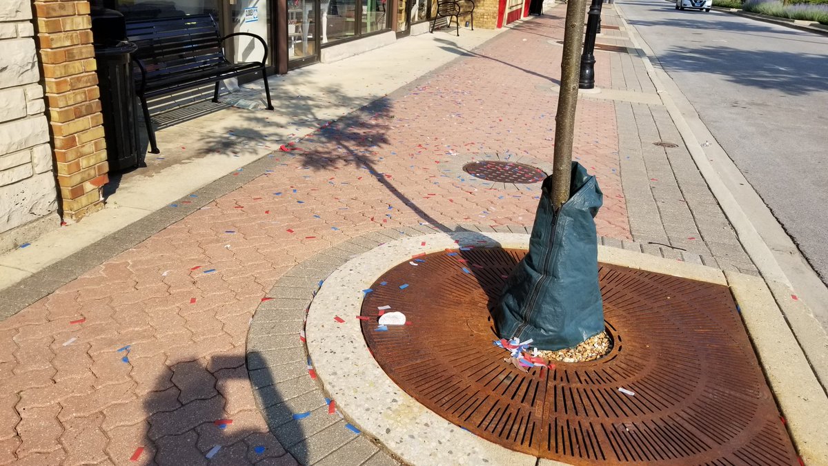 fcwesel's tweet photo. Heya @MountProspect , your crews cleaned up the block that's getting demolished... how about the next block that has a dozen businesses on it...?
#July4th #CleanUp https://t.co/zGvhjDv22r