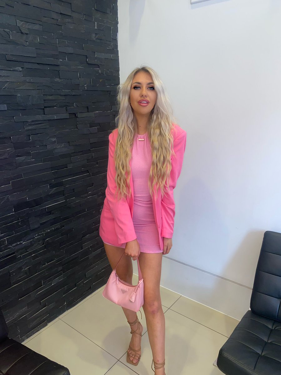 Jesseebooth's tweet image. Guess my fave colour 💕💖💗💞💓💐🌸