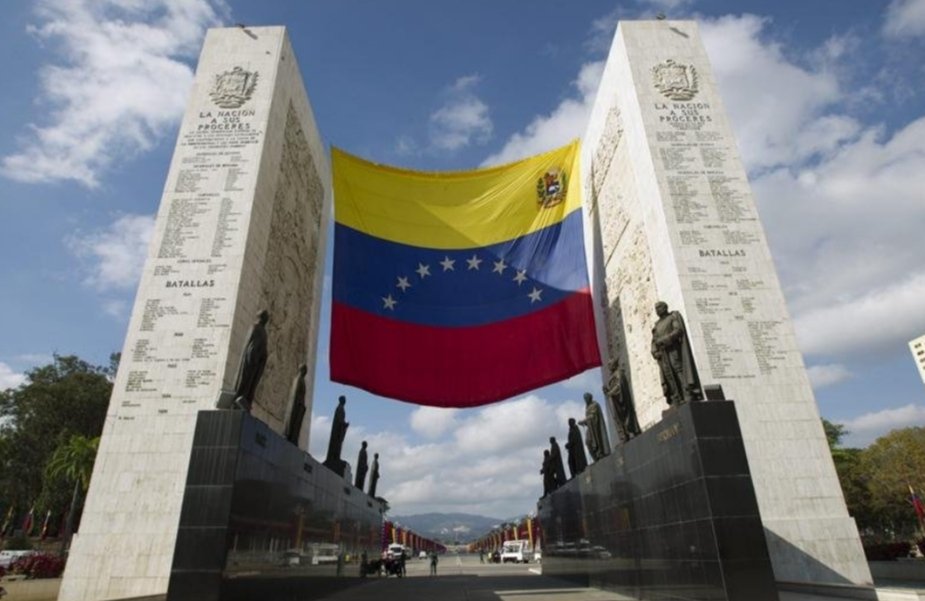 dhernandezlarez's tweet photo. Nuestro Ejército Bolivariano conmemora 210 Aniversario de la  Independencia de Venezuela. Hoy es Día de nuestra Patria Libre y Soberana, Día de nuestra FANB.  ¡Herederos de las glorias libertarias, seguimos forjando nuestro propio destino con valor y abnegación! ¡Venceremos! https://t.co/IX8I6FPerf