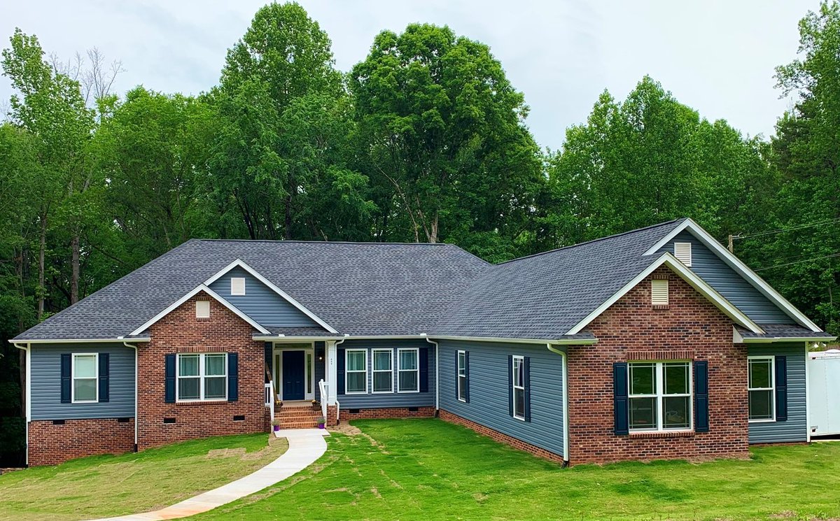 Kaycan74's tweet photo. If you are looking for a versatile color for your home, blue siding fits the bill. Working well in different regions and on a range of architectural styles, it’s no wonder this is a popular shade for your home exterior. #cabotblue https://t.co/mPGPGo8Al0
