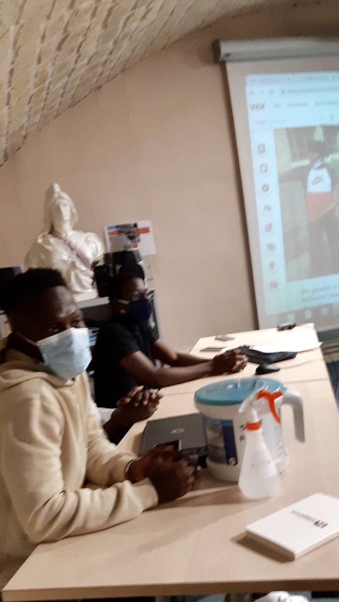 Avec Florence <a href="/f_boursier/">Florence Boursier</a>, nous sommes extrêmement fiers d’aider le lycée Erik Satie et l’AJE Paris qui œuvrent ensemble pour assurer formation, encadrement social et avenir professionnel aux jeunes élèves en situation précaire.

#FondationBoursier