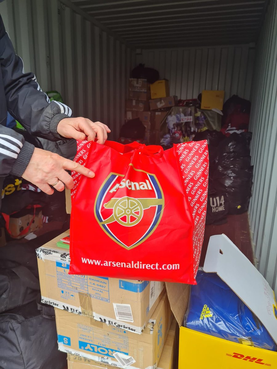 Fafaliorg's tweet photo. The #Sinnott25 @JSFTrust are in Ghana courtesy of @KitAid . We are more than grateful to be part of the celebration of Jordan’s legacy. From #watford, #UK to #accra, #Ghana.
#football Sign #beinformed #Ynewlook Ibadan Kaduna Arsenal Nigeria Kofi Makola #soccer https://t.co/uwYrj3jVzw