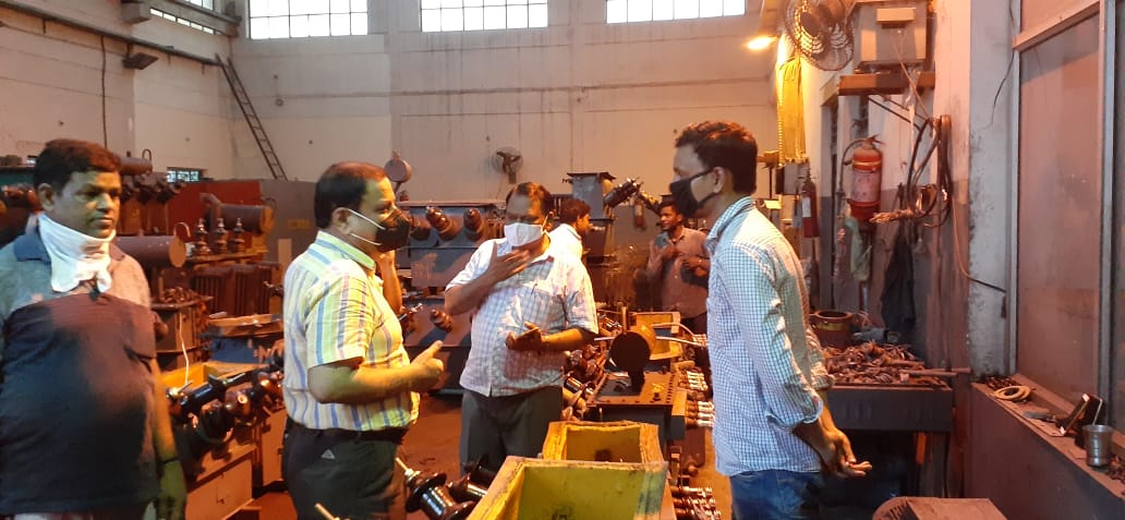 <a href="/pvvnlbaghpat/">PVVNL BAGHPAT</a> के अंतर्गत अधीक्षण अभियंता महोदय के द्वारा वितरण परिवर्तक के क्षतिग्रस्त का को कम करने एवं सही समय पर परिवर्तक को उपलब्ध कराने हेतु विद्युत कार्यशाला बड़ौत का निरीक्षण किया गया। <a href="/MdPvvnl/">MD Pvvnl</a> <a href="/mduppcl/">MDUPPCL</a> <a href="/UppclChairman/">CMD UPPCL</a>